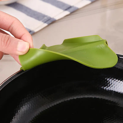 Creative Portable Kitchen Gadget Tool Silicone Liquid Funnel Anti-spill Slip On Pour Soup Spout Funnel For Pots Pans Bowls Jars