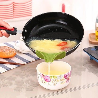 Creative Portable Kitchen Gadget Tool Silicone Liquid Funnel Anti-spill Slip On Pour Soup Spout Funnel For Pots Pans Bowls Jars